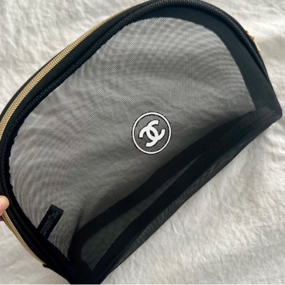 👑✅PRICE FIRM✅Black Chanel Mesh Cosmetic Case - Picture 3 of 11